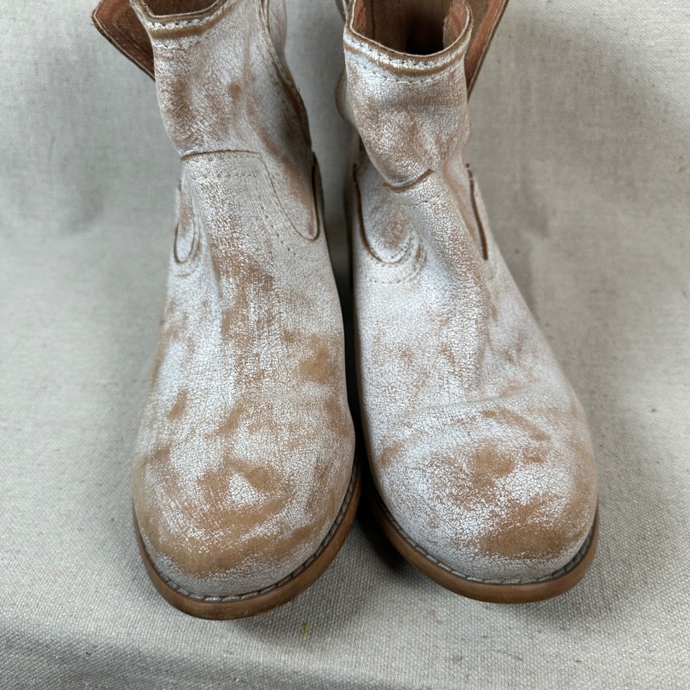 Diba True Walnut Grove White Distressed Crackle Leather Western Ankle Boots 9 - Picture 2 of 9